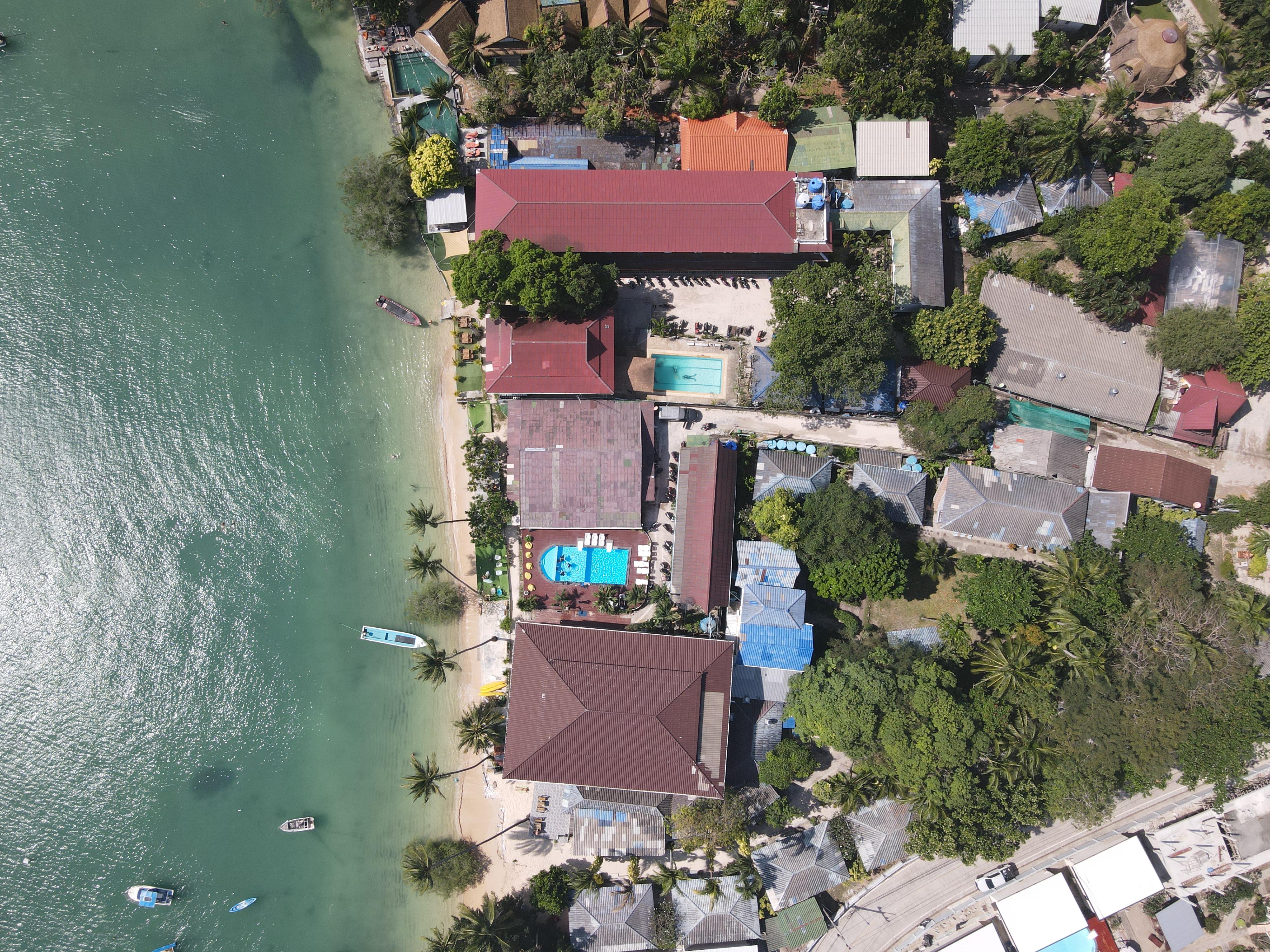 Aerial view of Carabao Diving Resort on the Chalok Bay beachfront, Koh Tao