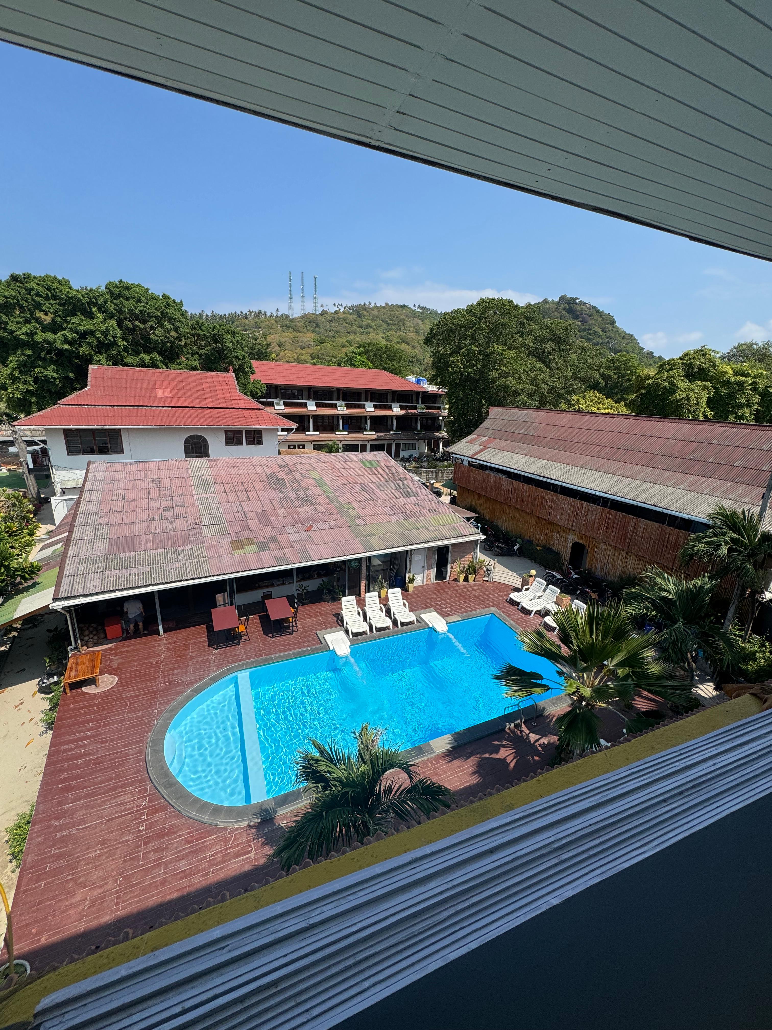 Pool and beachfront rooms at Carabao Diving Resort, Koh Tao